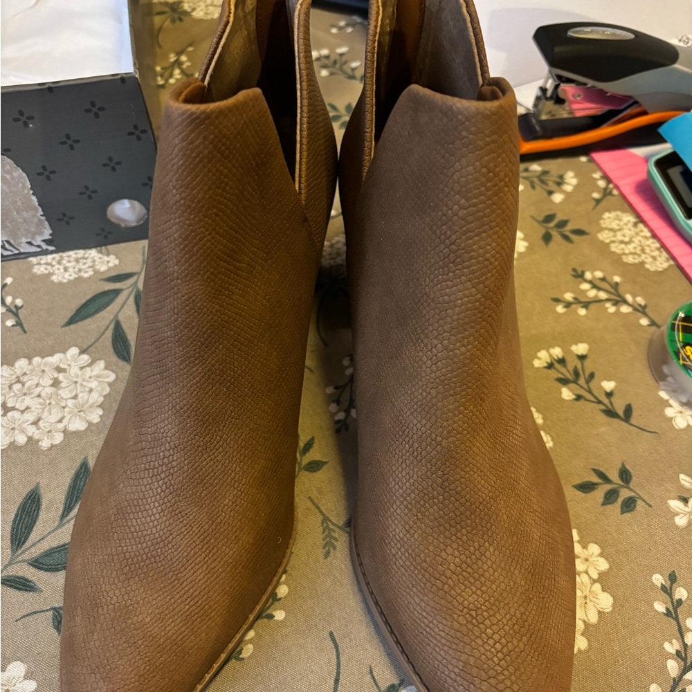 Sun & Stone Cognac Brown Chunky Heeled Boots. Size 12 Medium. NIB